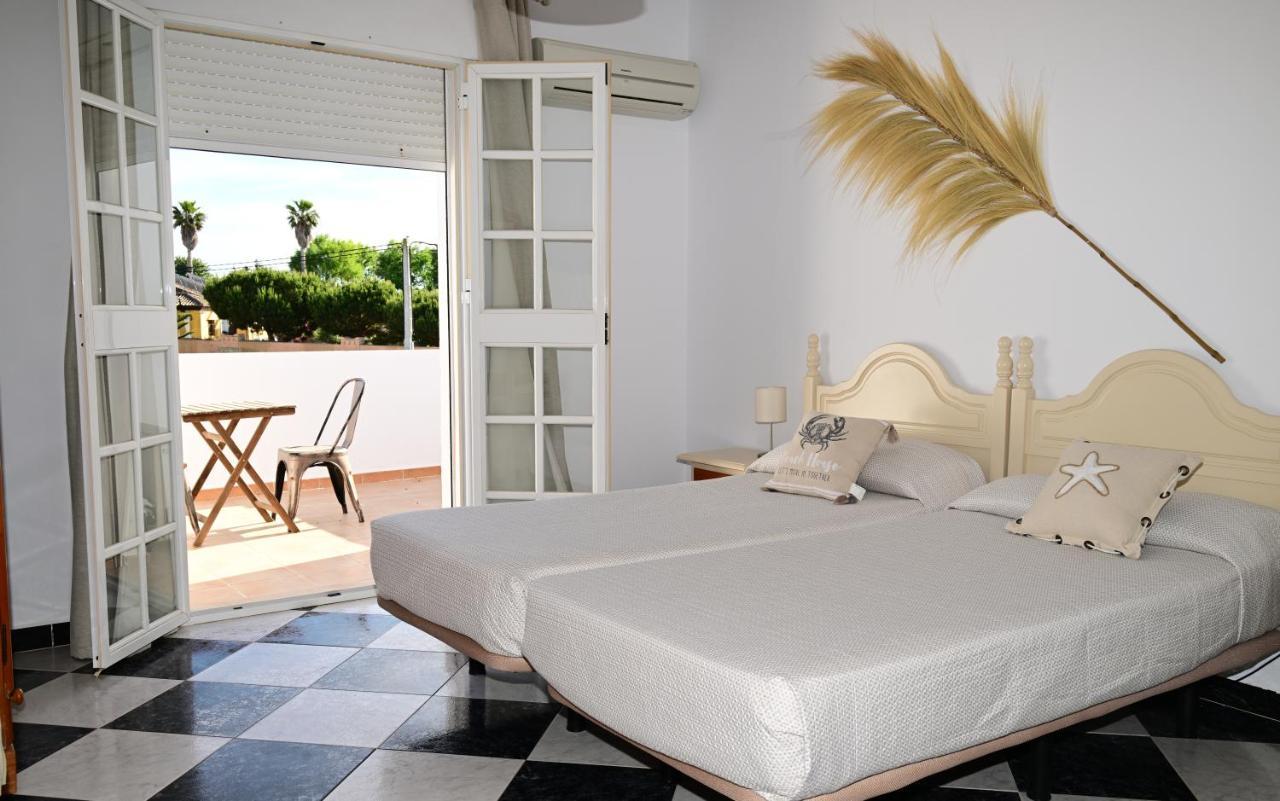 Hostal Los Rosales Conil De La Frontera Exterior foto