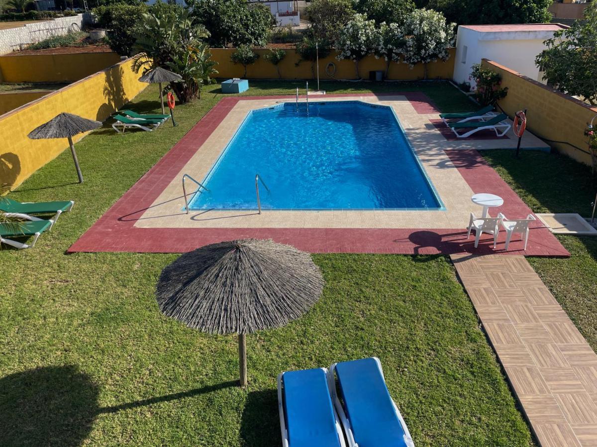 Hostal Los Rosales Conil De La Frontera Exterior foto